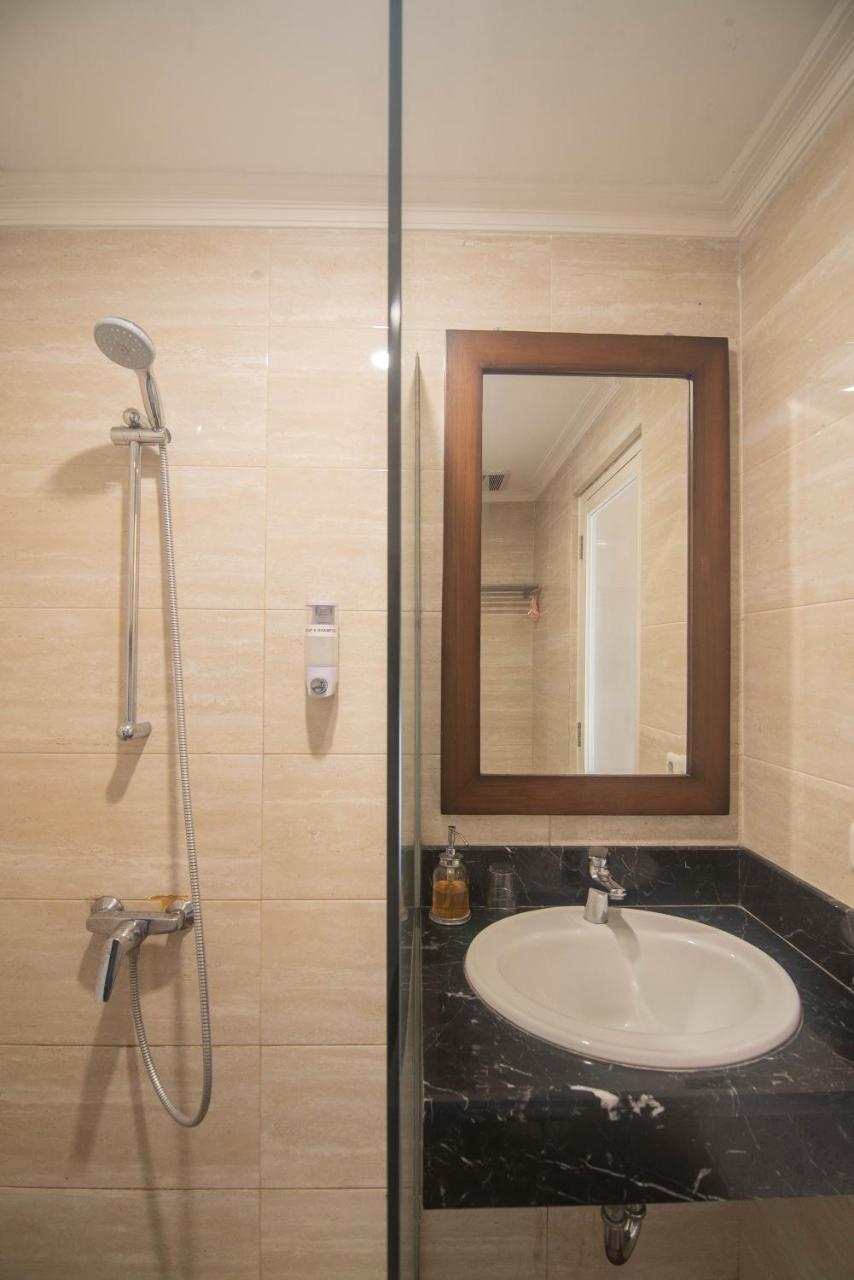 ฟรอนต์ วัน บูทิก บาลูรัน มาลัง Hotel มะลัง ภายนอก รูปภาพ